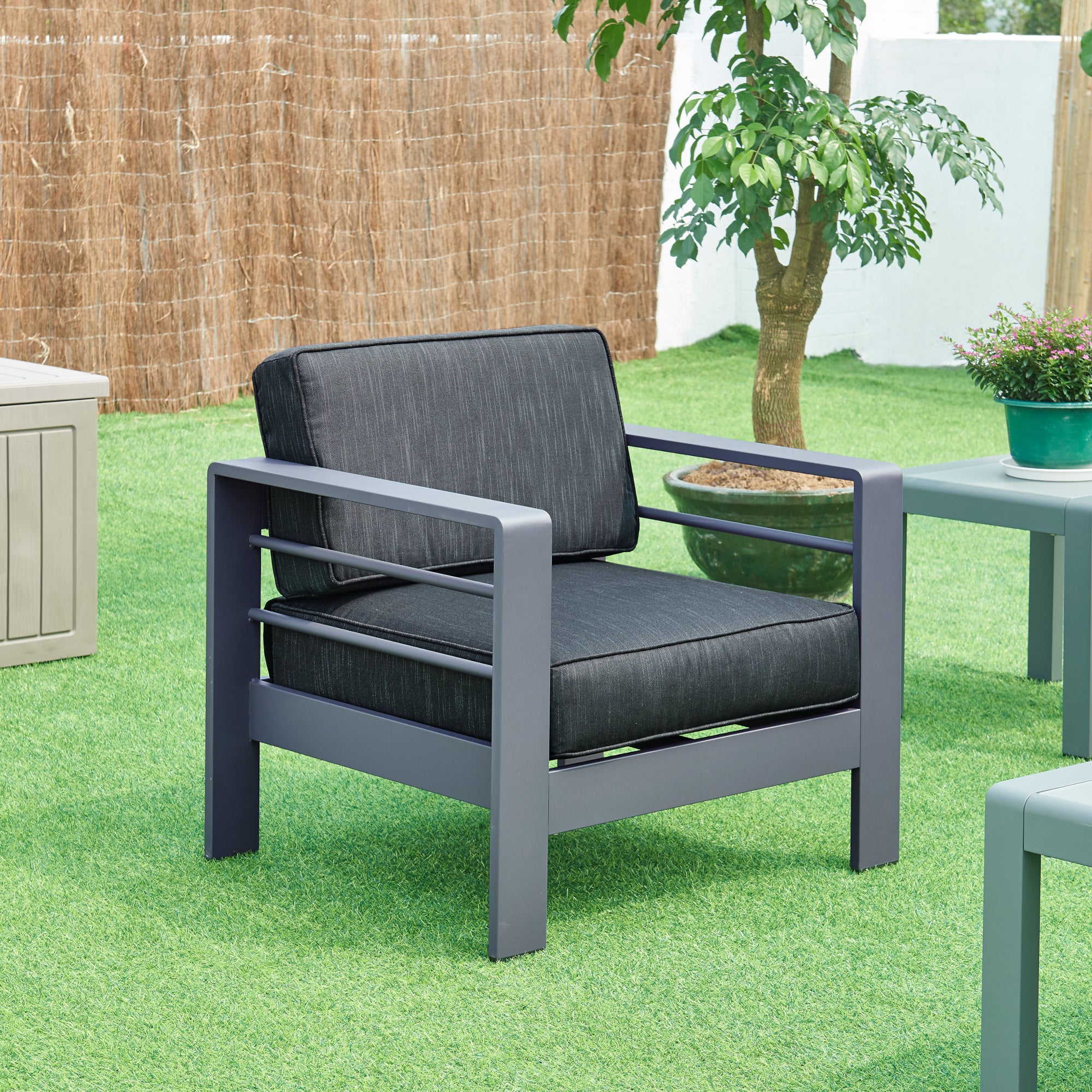 Fauteuil Avise voor buiten met kussens 75x81x70 cm antraciet en donkergrijs casa.pro