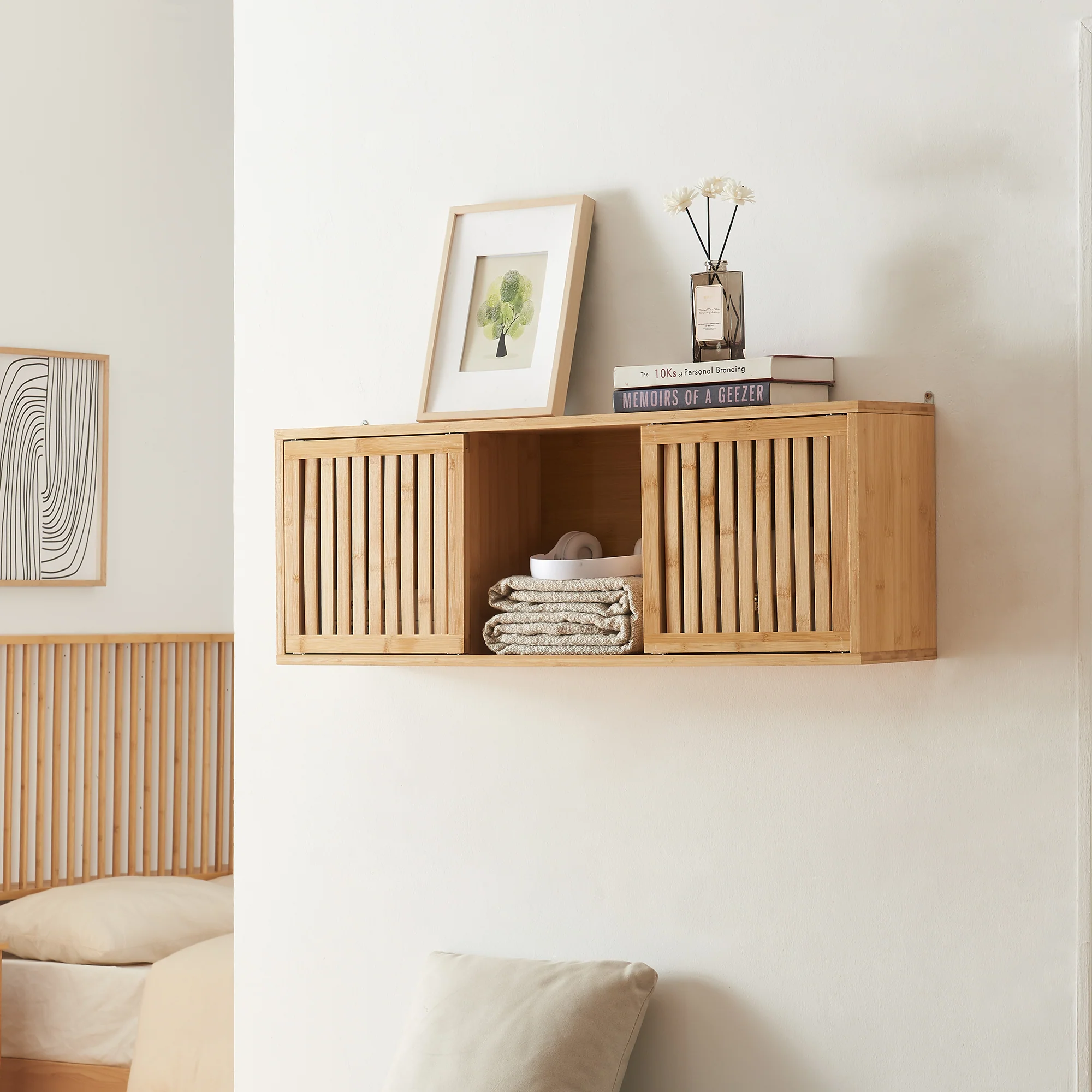 Badkamerkast Ypäjä voor wandmontage 93x20x33 cm bamboe naturel [en.casa]